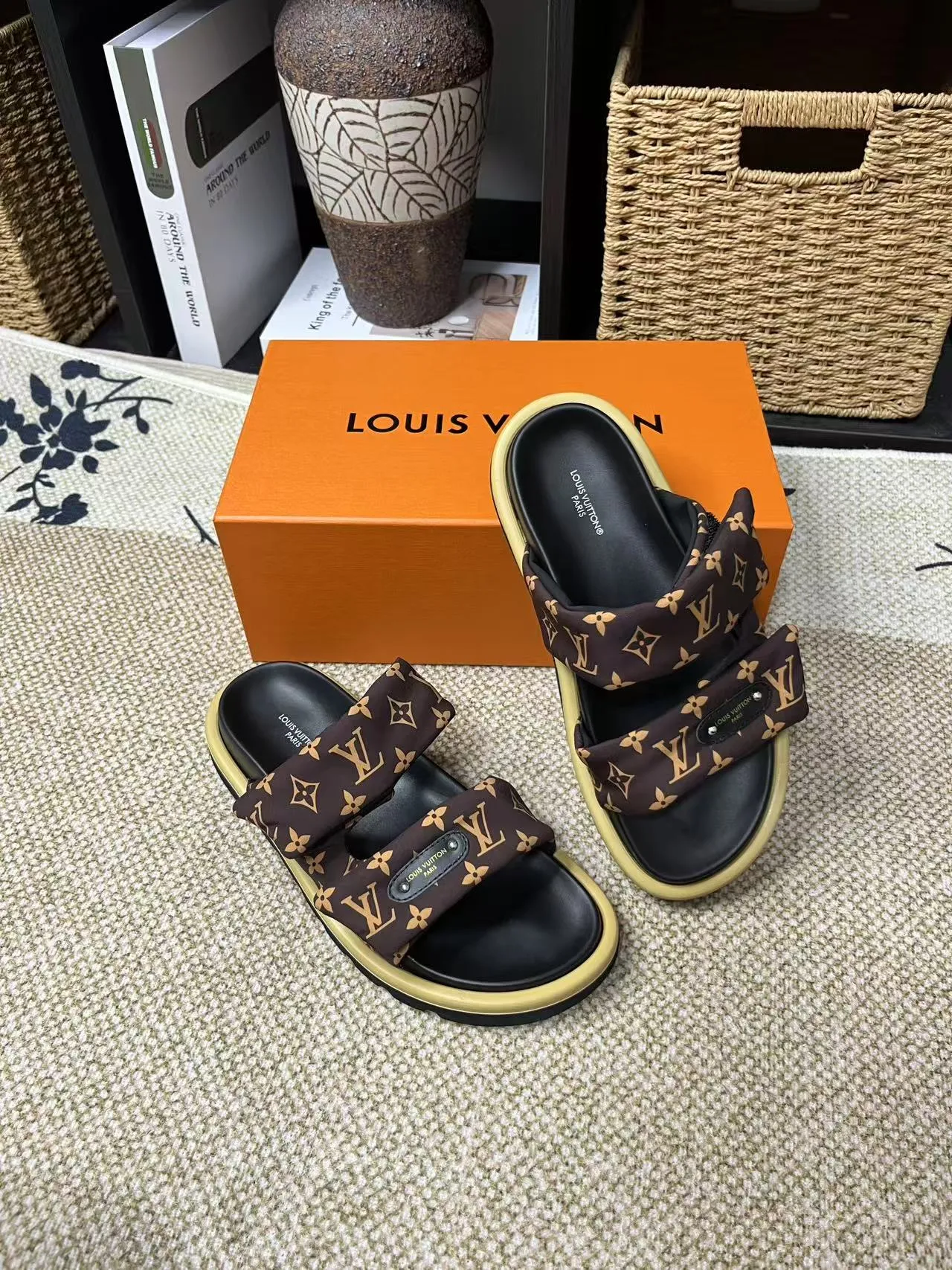 P340 yuan LV Louis Vuitton Full of high-end feel! A popular model among bloggers at home and abroad, it’s retro and fashionable, and looks stunning on your feet! Mainly recommended model on the official website★ ━━━━━ ЅᏇєєt ━━━━━ ▪️Upper: original calfskin ➕5D printing process ▪️Inner: imported mixed sheepskin ▪️Outsole: original molded foam outsole ▪️Size: Female 35-40 Men's 39-44 (women's 41 men's 45)
